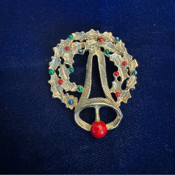 Vintage Jewelry - Christmas Bell Wreath Vintage Lapel Brooch Pin Vintage